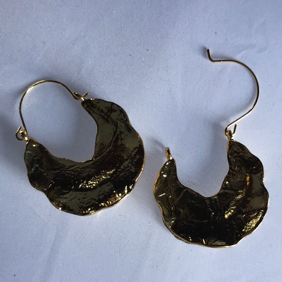 New! Crescent Moon Basket Earrings - Picture 13 of 16